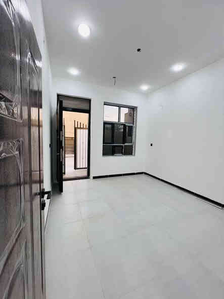 السلام عليكم يوجد مشتمل للبيع مساحة ٦٠متر واجهة ٤يحتوي علىَ ٢غرف نوم وصالة ومطبخ وخدمات بيت جديد موقع ممتاز منطقة الري مقابل حي شباب الاستفسار على هذا الرقم ***********
