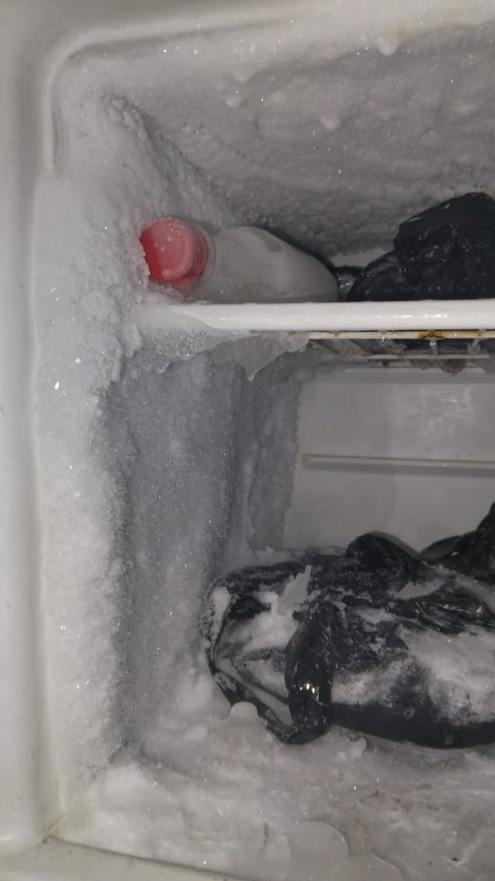 السلام عليكم ثلاجه كاونتر و عارضه للبيع بسعر مناسب الرقم *********** مكاني ناصريه مركز
