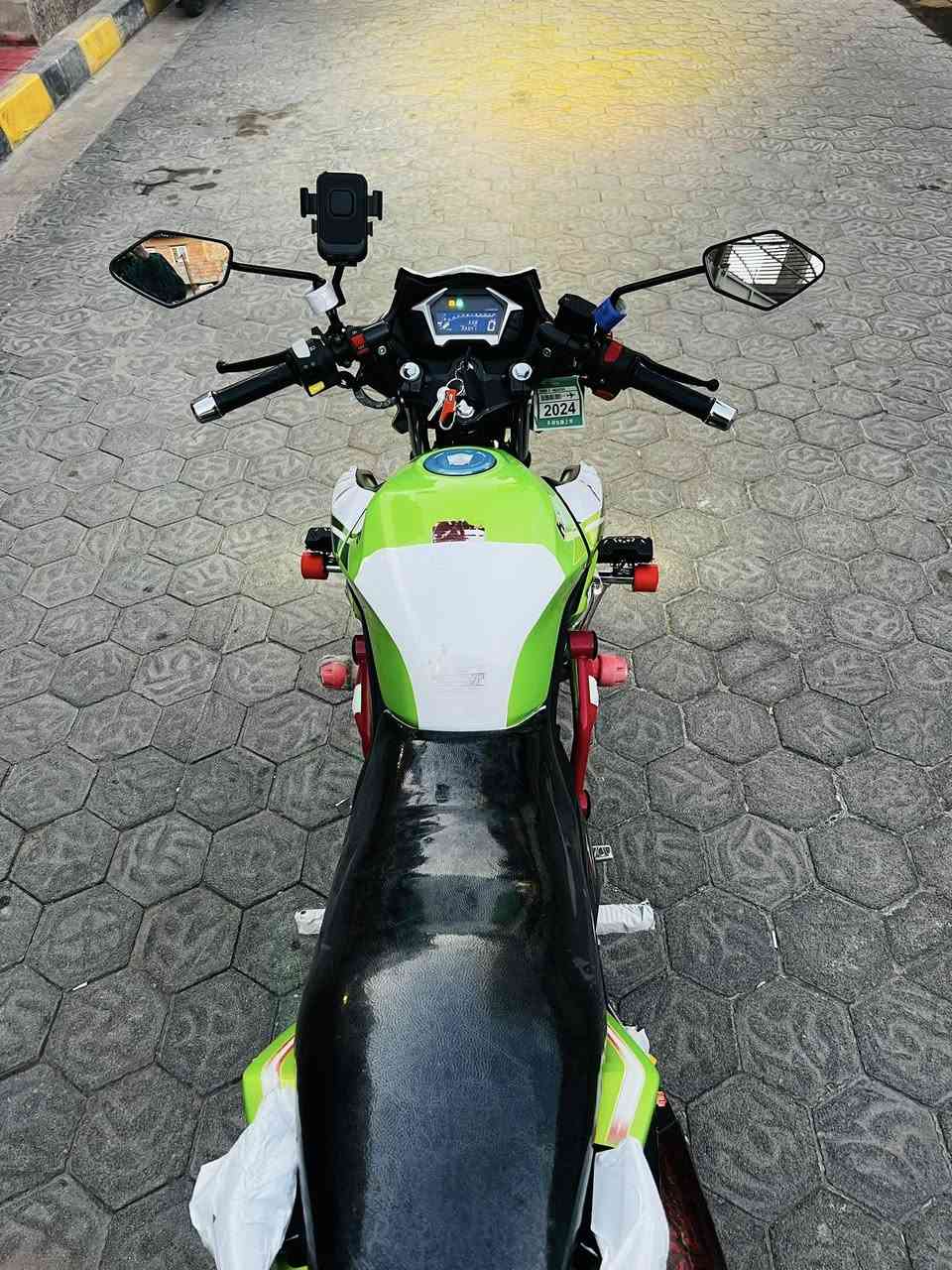 السلام عليكم ورحمة الله وبركاته هاوجي دي اف                 موديل2021دراجه جديده كلشي مو ناقصهه افحص وين مايعجبك مرقمه ارقام اجنبيه الممشى 30000 ب 19 ورقه و بي مجال للتواصل ***********
