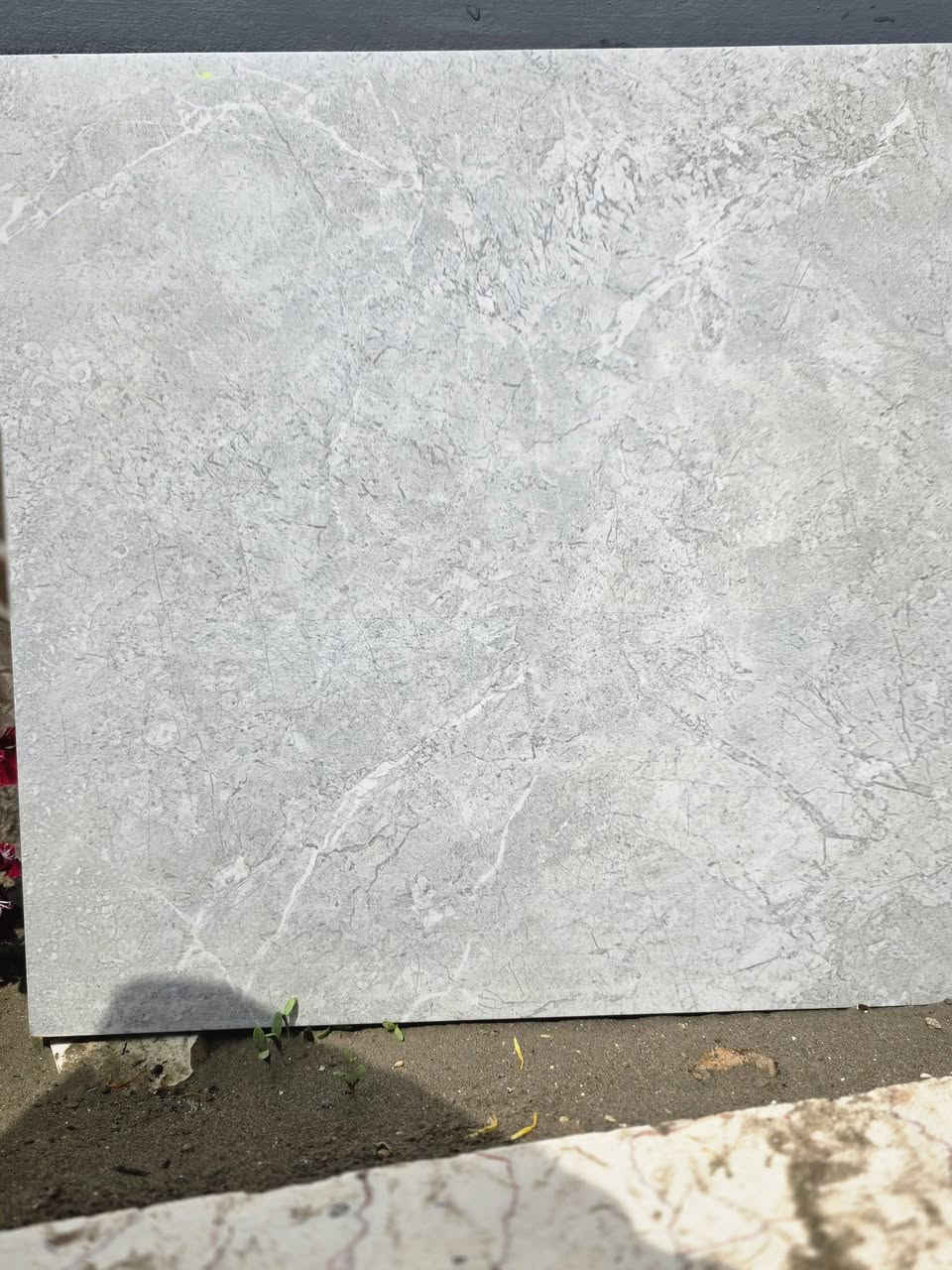 يتوفر جميع انواع السراميك بانسب الأسعار جمله مفرد مكان الصويره تقاطع حي زهراء ***********
