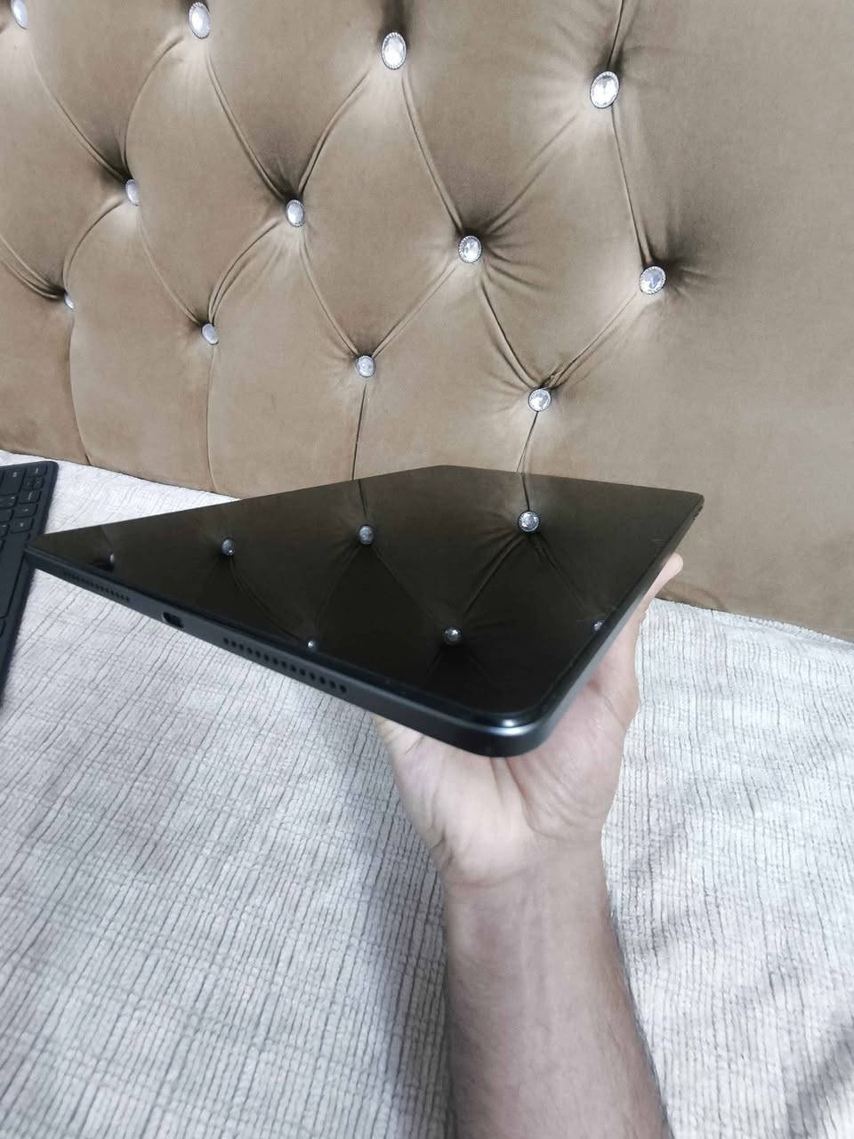 Honer pad 9 ايباد هونر باد 
رقم الهاتف : ***********
جهاز مستعمل اسبوع واحد وضمان بعدة بي اي شخط مابي جديد
شاشة جبيرة حجم 12.1
120 هيرتز 
معالج 16 ذاكرة 256 
معالج 6 gen 
بيه شخط خفيييف بالحافة 
ملحقاته :
الشاحنة الاصلية 
والكارتون 
وياه كيبورد البلادي جديد بعدة + كفر هدية 
السعر 300 نهائي لان ايباد اخو الجديد كأنما تاخذلك واحد جديد ماكو فرق 
للتواصل : *********** كركوك, العراق
