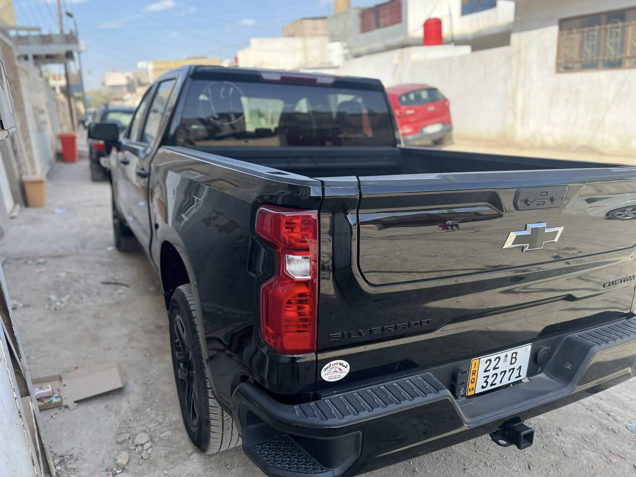 شيفروليه سيلفرادو - ملك الأسود في شوارعنا 🦅لعشاق الهيبة والقوة، سيلفرادو (High Country Edition) بحالة الوكالة. لون أسود ملكي يلمع، وتصميم داخلي وخارجي يخطف الأنظار. السيارة قمة في النظافة وما تحتاج برغي واحد.
• أهم المميزات:
• الممشى: 18 ألف كم فقط (شبه جديدة).
• ساعات المحرك: 512 ساعة (استخدام حشمة).
• المحرك: توربو قوي واقتصادي بنفس الوقت.
• اللون: أسود ملكي (Black Edition).
• الخلاصة: السيارة "تحفة" ومستعد للفحص في أي مكان
• مكان السياره في بابل الحله معارض طريق حله نجف
•للتواصل *********** واتساب
• سعر السياره 335$ ورقه امريكي (قابله للتفاوض)
