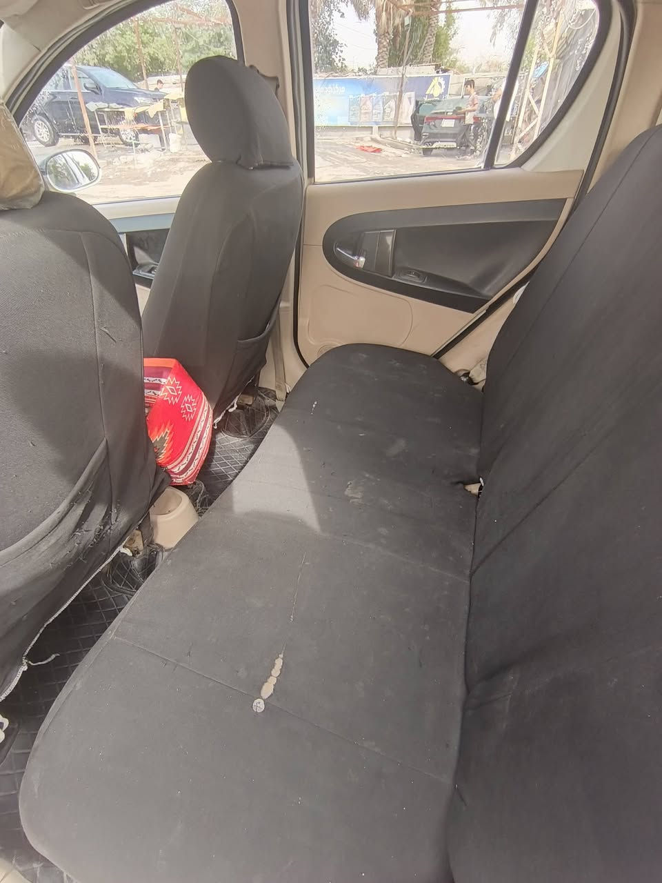 السلام عليكم من رخصة الأمن باندا للبيع موديل ١٣ بغداد باسمي سيارة نظيفة جدا كير محرك صدر تبريد خير من الله تخم تايرات كهرباىيات كلها شغالة ما فيها أي نقص شغل واتوكل منظومة فيت بم جديدة كلها دواخل نظيفة جدا سنوية ٢٩ هزة شهر ٥ سعرها ٤٩ وبيها مجال للاستفسار الاتصال على ***********
