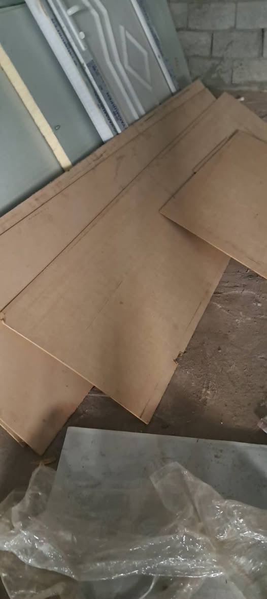 حديد وميز مال بسطيه مال مخضر وميز منشار مال خشب ورفوف مال محل كامله وباب صحيات تركي تزكام قيم واخذ مكان مغربه ***********
