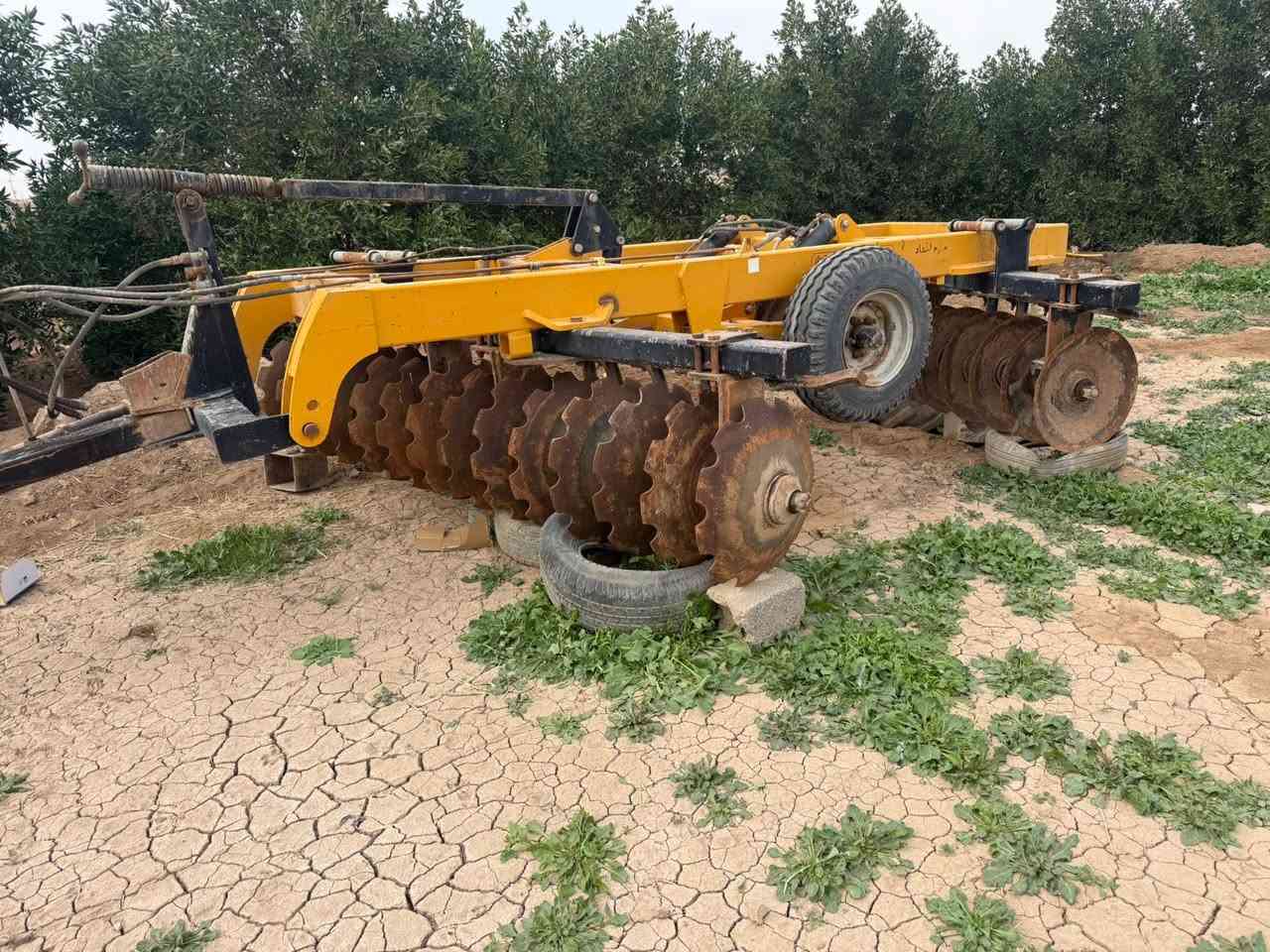 دسك للبيع حجم 28 البير باب الاول دبل جك دسك شادله صوج جدد ماكاربات غير ل400 دونم سعر 10 مليون ونص بي مجال عنوان العماره ناحية سيداحمد الرفاعي  ***********
