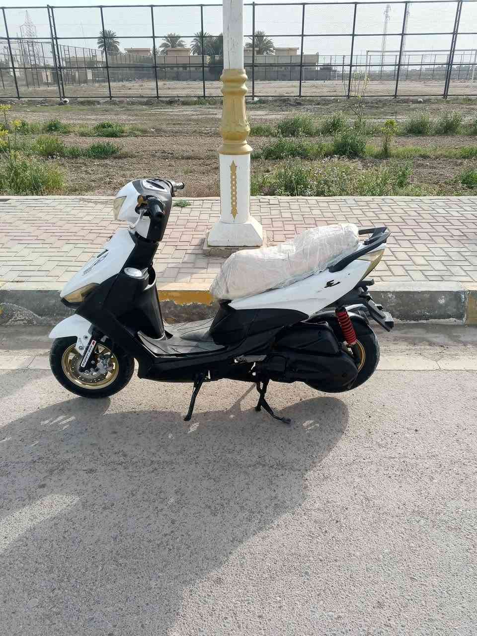 دراجه ماكس حديث 
♦️شغاله مكفوله مكينه ماكس عدله ياباني سبانه مواصلتها شرط يدك ١٢٠ وجيب فيتر وياك وافحص
♦️كهربائيات اشاير لايتات زنون قوي بك لايت لد استانات كهرباء عداد إلكتروني ويل كب نجمه بلادي حساس ابريك خلفي وامامي شغالات 
♦️شغاله شرط نكره سلف  
♦️بريكات امامي هايدروليك 
♦️بريكات خلفي دسكات
♦️كفرات اصليه البلادي مالتها  
♦️دراجه فووول شغل واطلع وين متريد 
♦️دواسه رجل

السعر 350 بيه مجال بسيط

((الموقع صلاح الدين ناحيه الاسحاقي مركز ناحيه ))
للاتصال علرقم
***********
