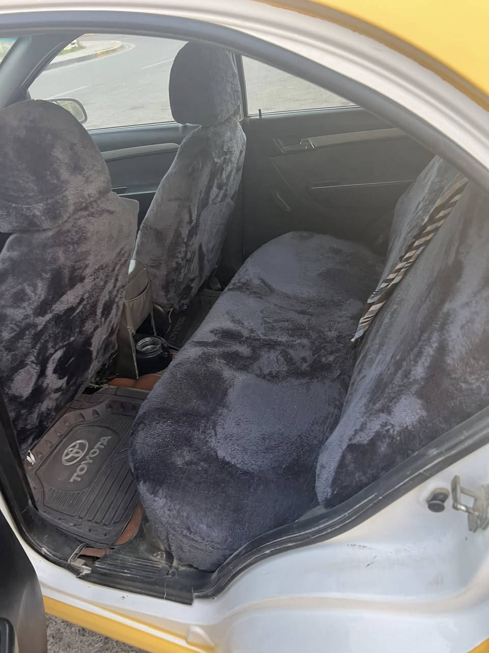 السلام عليكم افيو 2009 وراد امريكي للبيع
محرك جديد 

تبريد 

صدر امامي خلفي مبدل جديد 

تم تايرات جديد 

ارضية مغلفة نايلون 

كشنات مخلفات 

مصفرة هيئة ومرور

رقم ديالى انكليزي 

سنوية لغاية 2028 

سيارة كاملة من فضل اللة 

كل نقص ماكو 

شرط التحويل 

مكان السيارة بغداد 

السعر 50 بيها مجال بسيط 

***********
