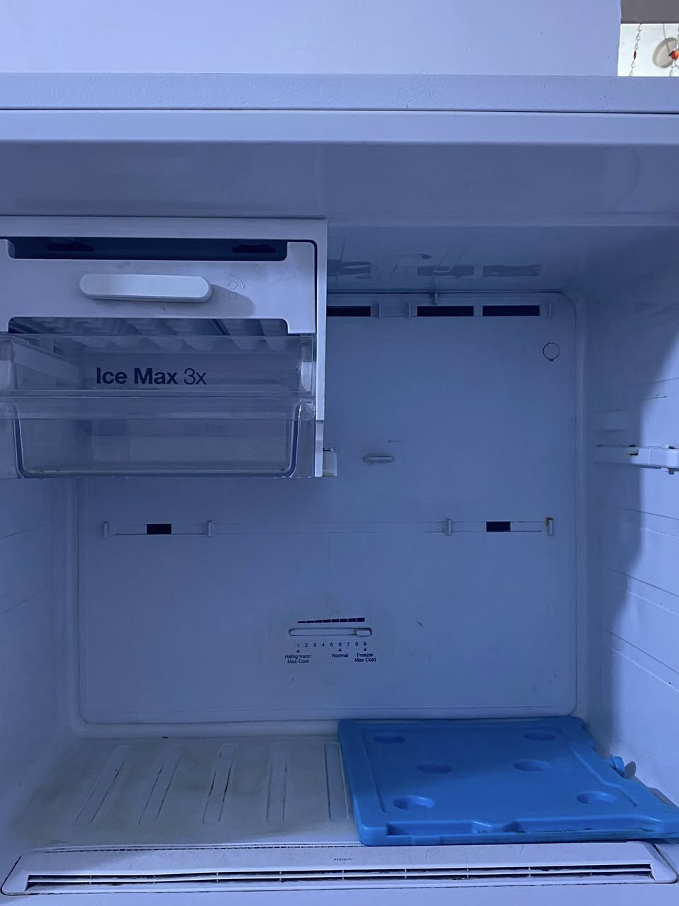 للبيع ثلاجه الحجم كبير شغاله السعر 90 مكان نجف رقم هاتف ***********
