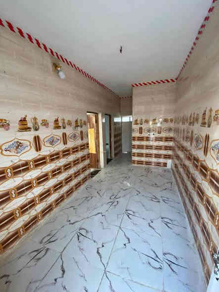 سلام عليكم بيت للبيع 
مساحة 75 م مربع مقابيل المدارس منطقة كاملة الخدمات. 
السكلات منطقة 11.
خلف الملعب.السعر 40وبي مجال الطيبين ***********
