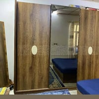 غرفه ضخمه • ٧ قطع • جنب الكنيسة