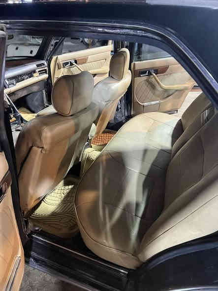 مارسدس s300موديل 1987 محرك بلادي وضعها زين بس يحتاجلها تعديل بل غرفها مثل ماشوفون ولسعر 43وبيها مجال بصيط ليحب يتواصل *********** حياكم الله
