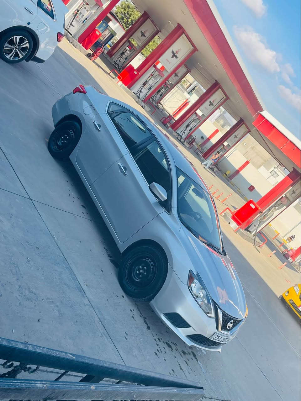 Sentra 2017 SV
ڕەنگی سلفەر
گێر و مەکینە بە شەر 
بەسمە و شاشە کامیرا 
سارد و گەرمی بە شەرت
تایەی تازەیە
تاخم پێش و پشتی بە شەرت
دوو پارچەی بۆیاغە بێناو گرتن
هەزە و فەحسی تازەیە تا 2027
سعری 103 کەمێک مەجال
سۆناریم داناوە
سەیارەکە لە کەرکووکە
*********** كركوك, العراق
