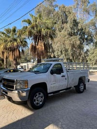 للبيع شوفر 2012 تك قمارة بدي طويل فحل 8 براغي دبل سبرنك  ماشية 105 الف...