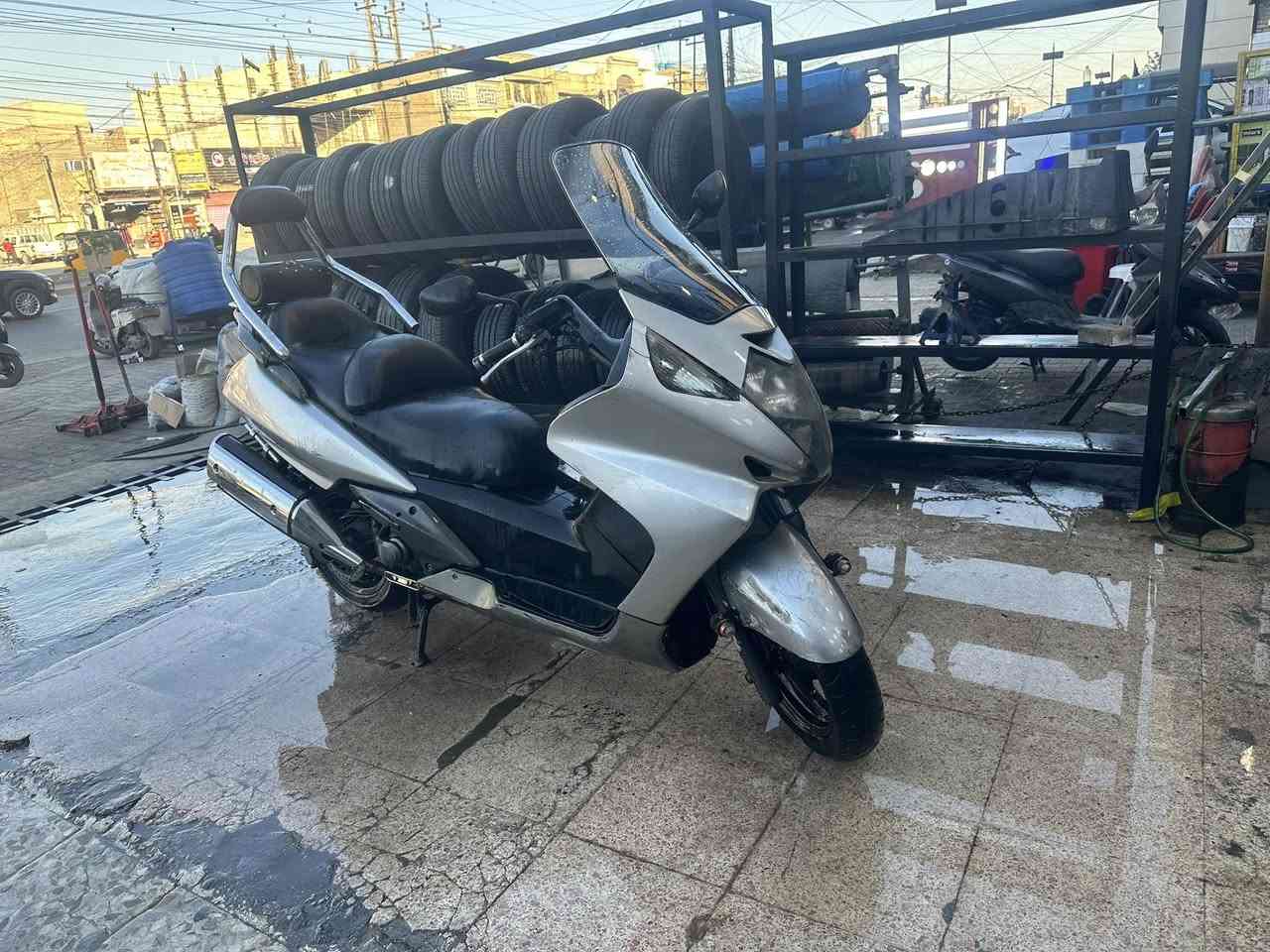 السلام عليكم سلفر ونج 400 مرقم كفرهه يرادله تطبيك شويه مجموعه وكهربائيات شغاله كلهه ع الفحص دراجه خير من الله بس الكفر يرادله ترتيب  السعر 25 ورقه عنواني بغداد ***********
