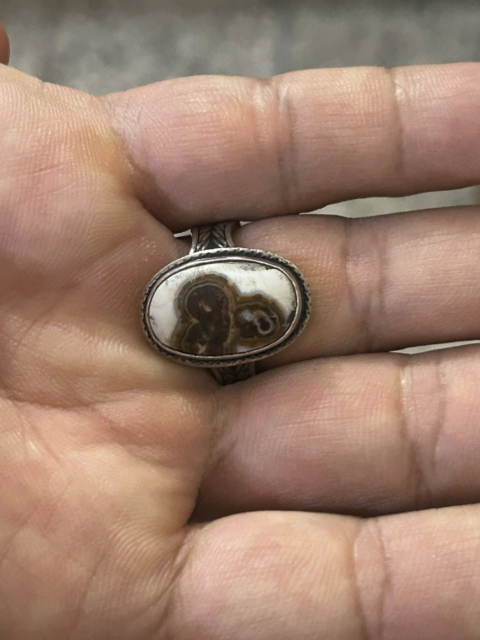 خاتم 💍فضة رجالي داودي يمني 
قياس ٢٠
السعر 💵40الف دينار عراقي 
للطلب و الاستفسار مراسلة الصفحة 
او على رقم واتساب ***********
