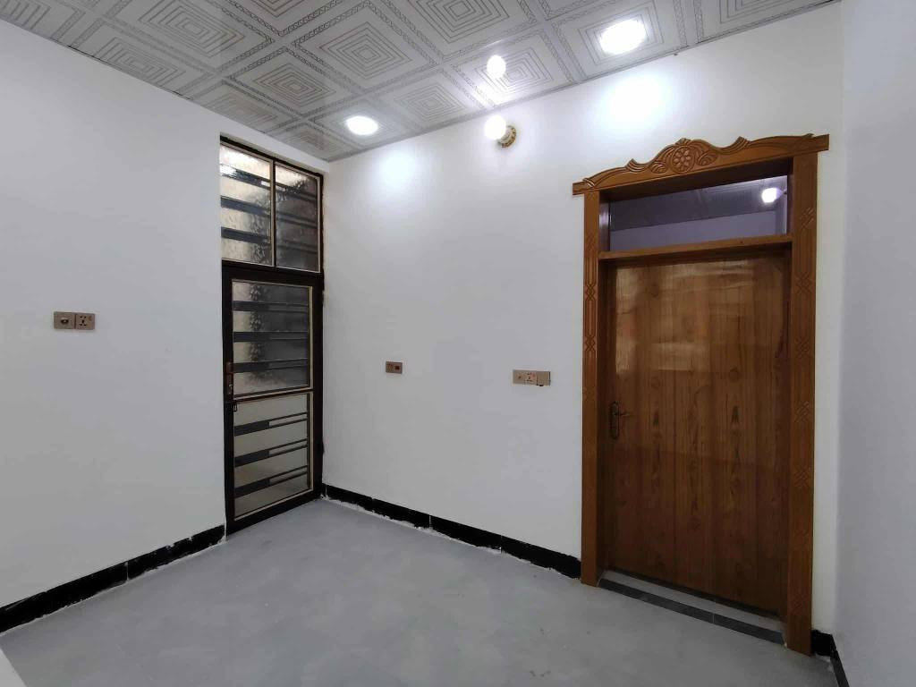 🏡دار للبيع🏡
المساحة:200 متر مربع ***********
عدد الطوابق:طابقين
نوع السند:#طابو_زراعي_سند_٢٥_أقرار
السعر:(155) مليون دينار #قابل_للتفاوض

تفاصيل الطابق الأول:
غرفتين
صالة
مطبخ 
صحيات عدد 2
استقبال
كراج كبير/مكشوفه 2

تفاصيل الطابق الثاني:
غرفتين + سويتات (كل غرفة بحمام)
صالة
سطح
مطبخ شتايكر

الميزات:
ماء
كهرباء
قريب من: سوق/مدارس/تبليط #عرض_20

الموقع:🏡 (#توجد_جميع_المساحات)
نجف/شارع الصب عمود 335
شارع جسر الشهداء
 #ملاحضه_يبعد_عن_الجسر90متر *********** النجف, العراق
