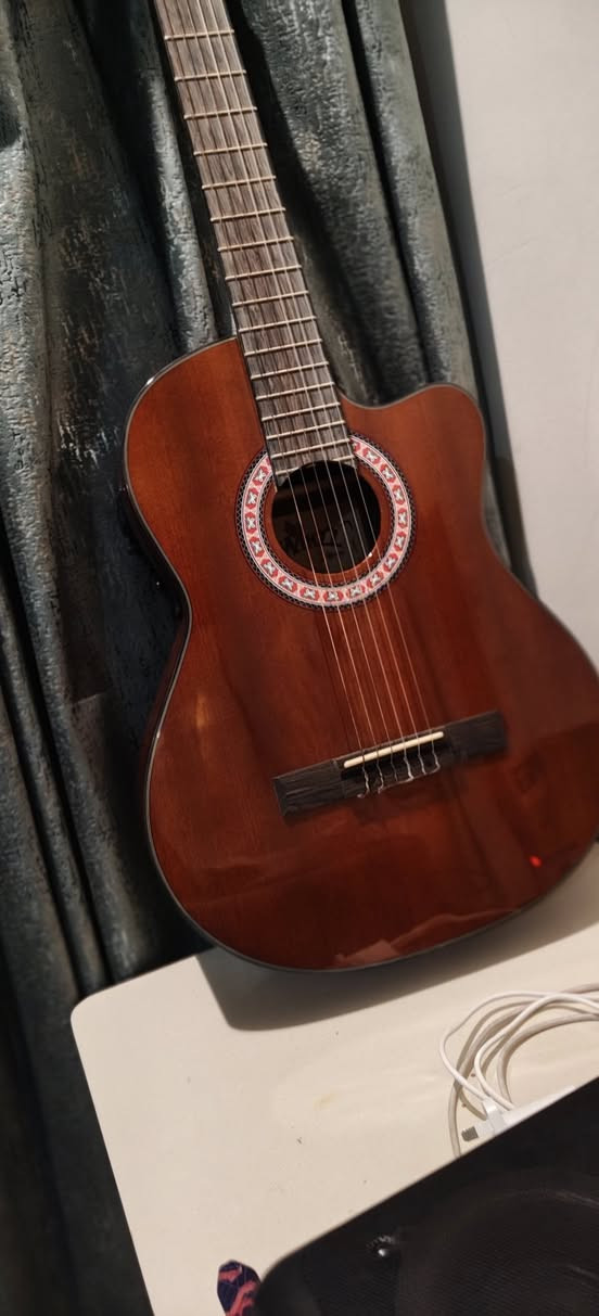 كيتار ايكولايزر ماركة winzz اجاني هدية من المانيا للبيع وينربط على سبيكر خارجي صوته قوي جدا 
*********** المنصور
للبيع بسعر 200 الف
الملحقات جهاز تعيار التون وكيبل اصلي طويل وجنطة الاصلية نفس الماركة للعلم نفس الكيتار بموقع ايبي ب 250 دولار عدا سعر النقل والضريبة
