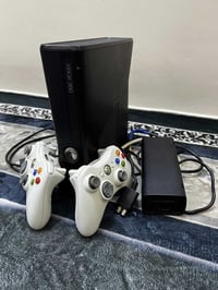 جهاز اكس بوكس 360 نضيف لا مفتوح ولا مصلح مع كامل ملحقات جوستكات 2 اصلي...