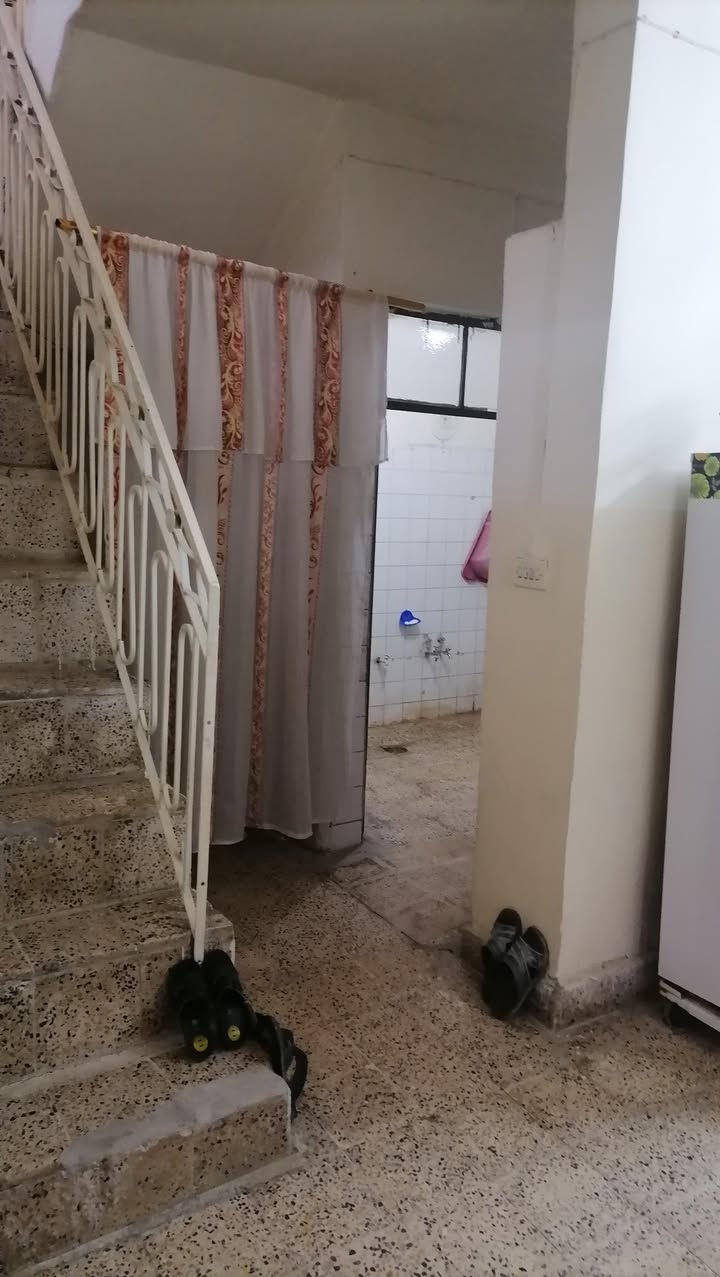 السلام عليكم بيت للبيع حي العامل الثانية 200م طابق ونصف 
غرفتين وهول واستقبال طابق ارضي و3 غرف طابق ثاني 
السعر/110 
لتفاصيل اكثر مراسلة الصفحه او الاتصال بالرقم ***********
