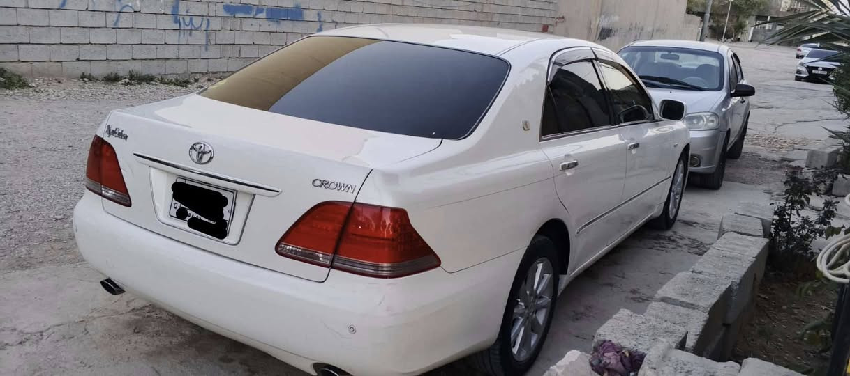 السلام و عليكم 
 شاهينه مؤديل (2005) براوه ناو زه رد دوو دوگمه. كؤدي بؤ كراوه گيرو مه كينه ي به شه رت گه وره به گه وره يه  شويني براواكاني وه ك بيلادي جاك كراوه سه ياره كه لؤك لؤكه تاقم پيش و دواي تازه گؤراوه تايه و ويلي تازه يه ساياره يه كي تا بليي بي مه سروفه هي مالي خؤمه 
شوين. كه لار. تيل بؤ خاوه ني بكه ن من خاوه ني نيم  
تيل .*********** السليمانية, العراق
