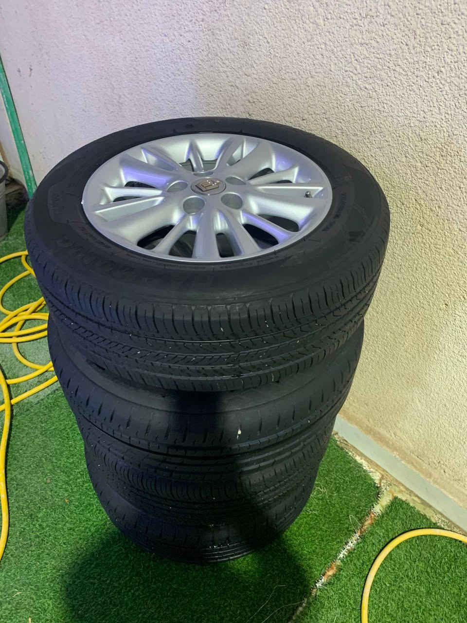 ، تخم كامل مال شاهينه للبيع تاير جديد كب جديد مكاني زبير سعر350   رقم تلفون ***********
