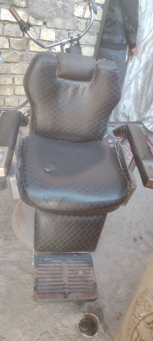 كراسي حلاقه للبيع مكاني باب المعظم كلمن وسعره تفاصيل خاص او اتصل يوجد واتس ***********
