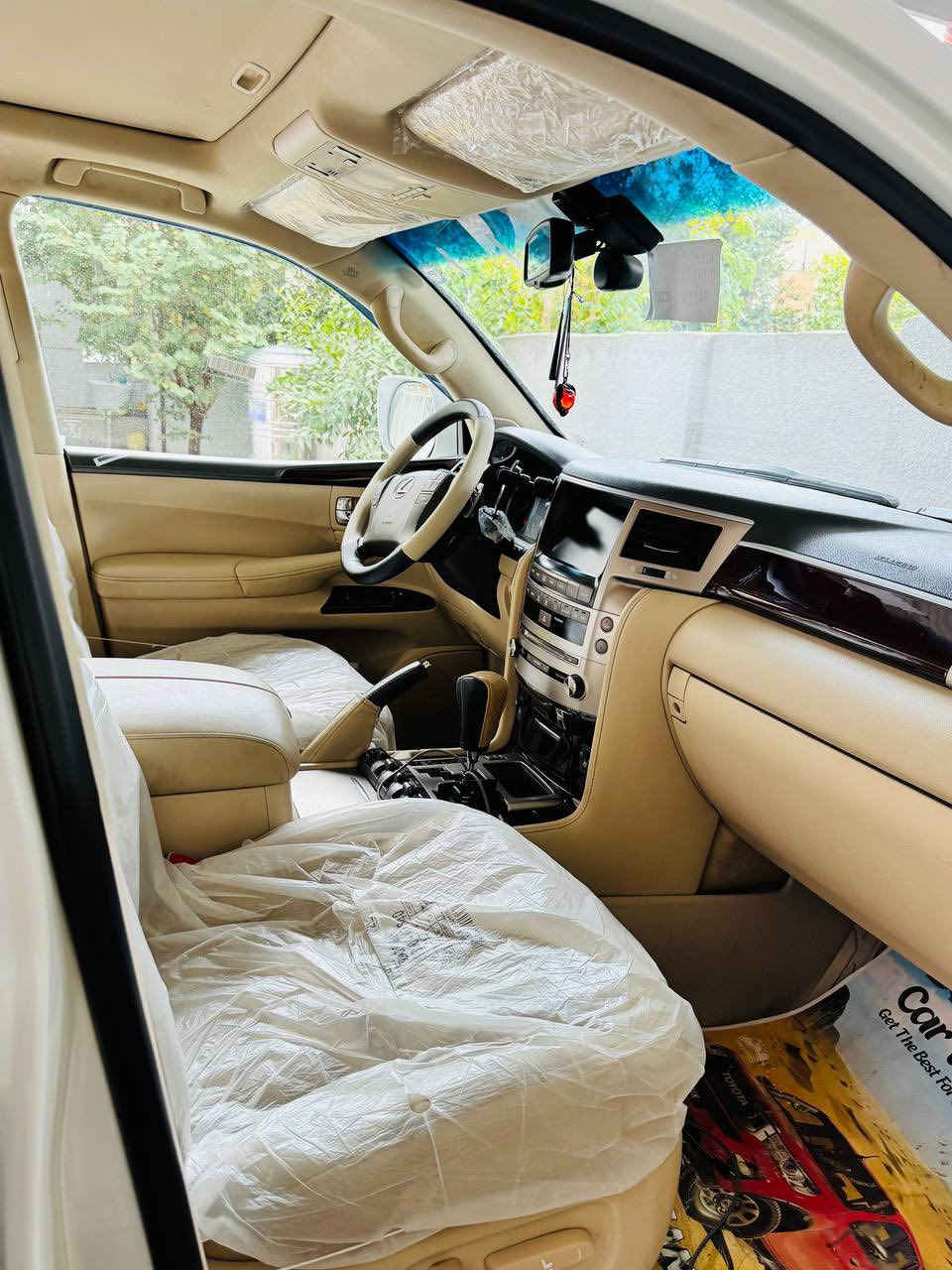 السلام عليكم ورحمة الله وبركاته 
لكزز 2014 بريم للبيع
فول مواصفات 
مكفوله كفاله عامه من الحادث والصبغ
بارد بالجنطه فقط
مكاني الصويره
للاستفسار: ***********
