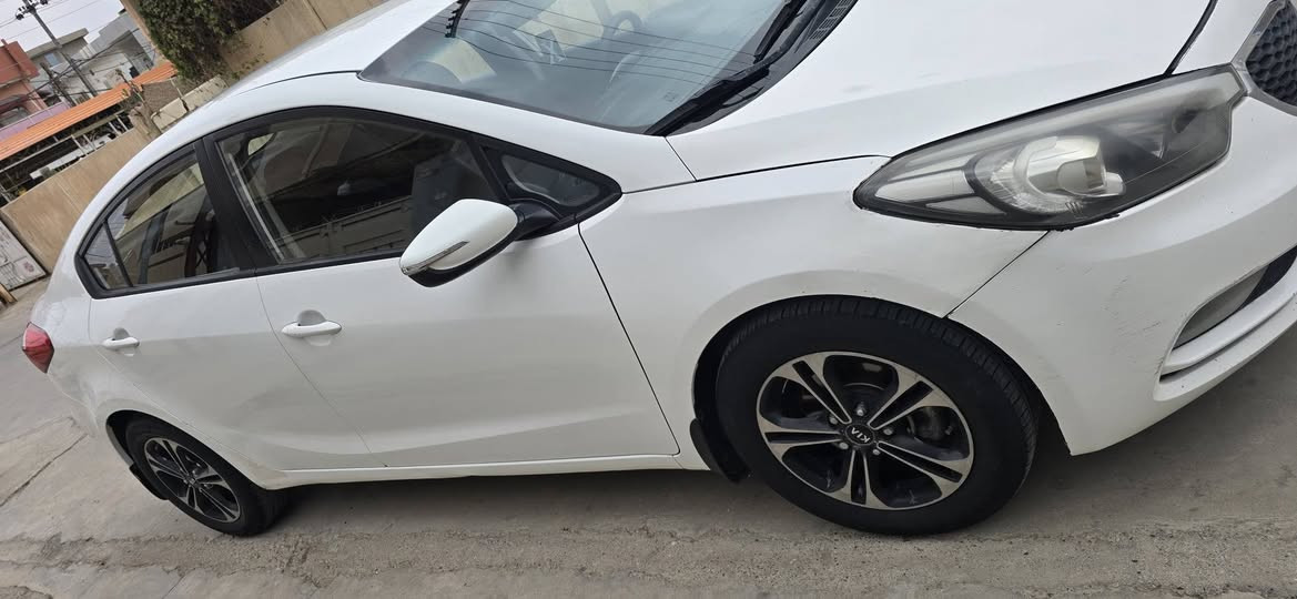 كيا سيراتو  خليجي ٢٠١٤ نص البونيد وشبرين جاملغ السكن صبغ بدون دواخل وبدون ارباك بشرط كير ومحرك بشرط مامفتوح وباردين اصغار بيها ١٠سم ب١٠سم السنوية جديدل٢٨ وبطاقة البنزين بيها سعر ١٠٧ وبي مجال ان شاء الله ***********
