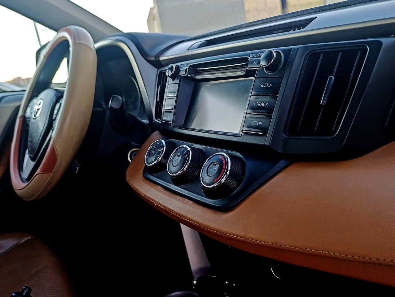 السلام عليكم 
RAV 4 2018
وارد ضرر جاملغ و بنيد بدون دواخل رقم واسط اجنبي گير AT المحرك طبيعي بدون طاحونة vvt 2500 السيارة   LT المكان كوت ... السعر 165$ 
للتواصل ***********
