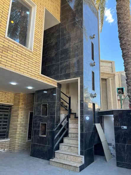 للبيع✅
176م.           20x8.80
بناء نظيف جدا/تصميم ملكي🏛️
طابقين:يحتوي على/
أستقبال-صاله للضيوف-غرف نوم عدد(3)-مطابخ عدد(2)
الموقع📍الشعب-خلف النادي العربي
السعر:430 قابل للتفاوض

مكتب الثقة للعقار🏛️
حي اور-شارع نادي النفط-مقابل مركز سناريا لطب الأسنان
***********📳
***********📳
