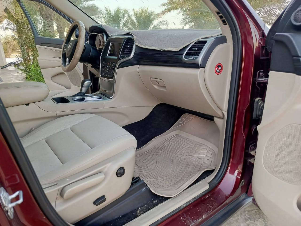 سلام عليكم سياره للبيع جيب لاريدو 2019 خليجي فول مواصفات بنرامه السياره كلين مكفوله كفاله عامه الاستفسار 0781767726  ***********
