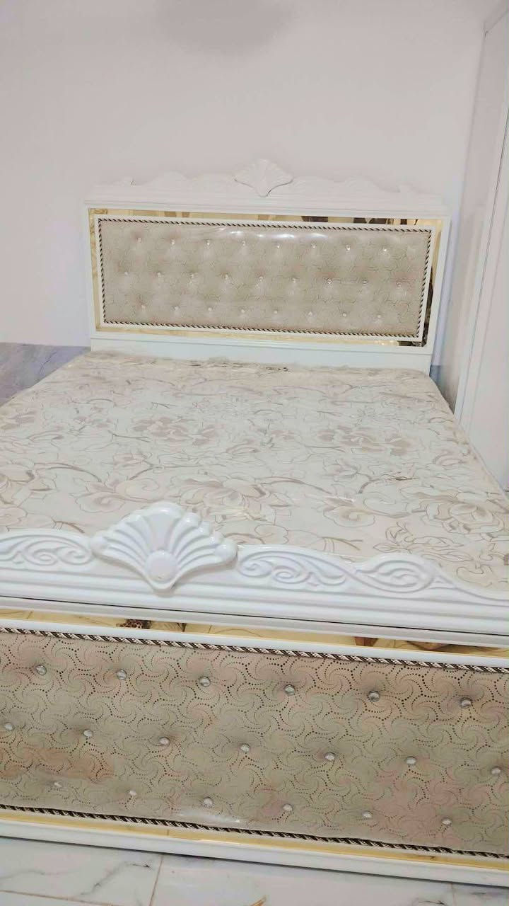 غرفة نوم مستعمل قليل جداً نضيف جداً وشغل ثقيل جداً كلها خمس ملم نظافة فول 100/100 العنوان حسنكوي مقابيل اعدادية تلعفر نجارة الأمين للاستفسار ***********
