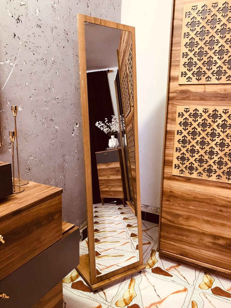 #غرفة_تركيه_للبيع_نضافه 💯 🛏️🪞👇
من الجشعمي اصلية تكمه جديدة مابيها ولا ضرر ابد 8قطع
عنواني بغداد السعر ٧٥٠ وبيها مجال لشراي للأستفسار خاص
***********
