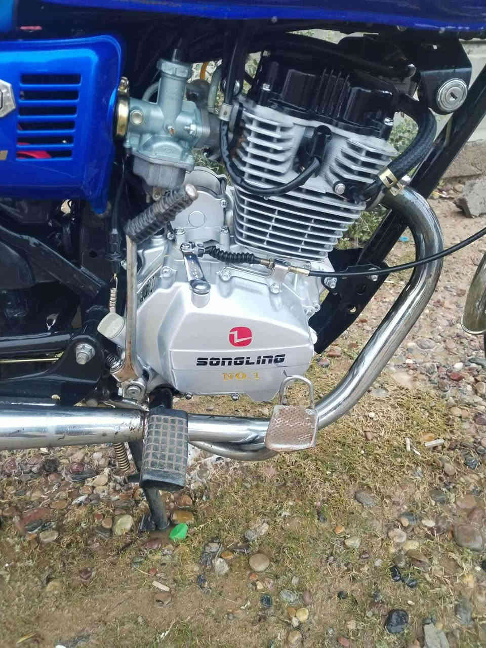 السلام عليكم. 
سيفان للبيع موديل 24نضافه فول.
محرك مفتوح بس شرط نعومه وعزم فولل. كهربائيات كلها شغاله. محرك وياله شاصي مكفول منل ويل للويل موطور مال جناي مامتعوب. السعر خاص او هـ. ***********.مكان بيجي
