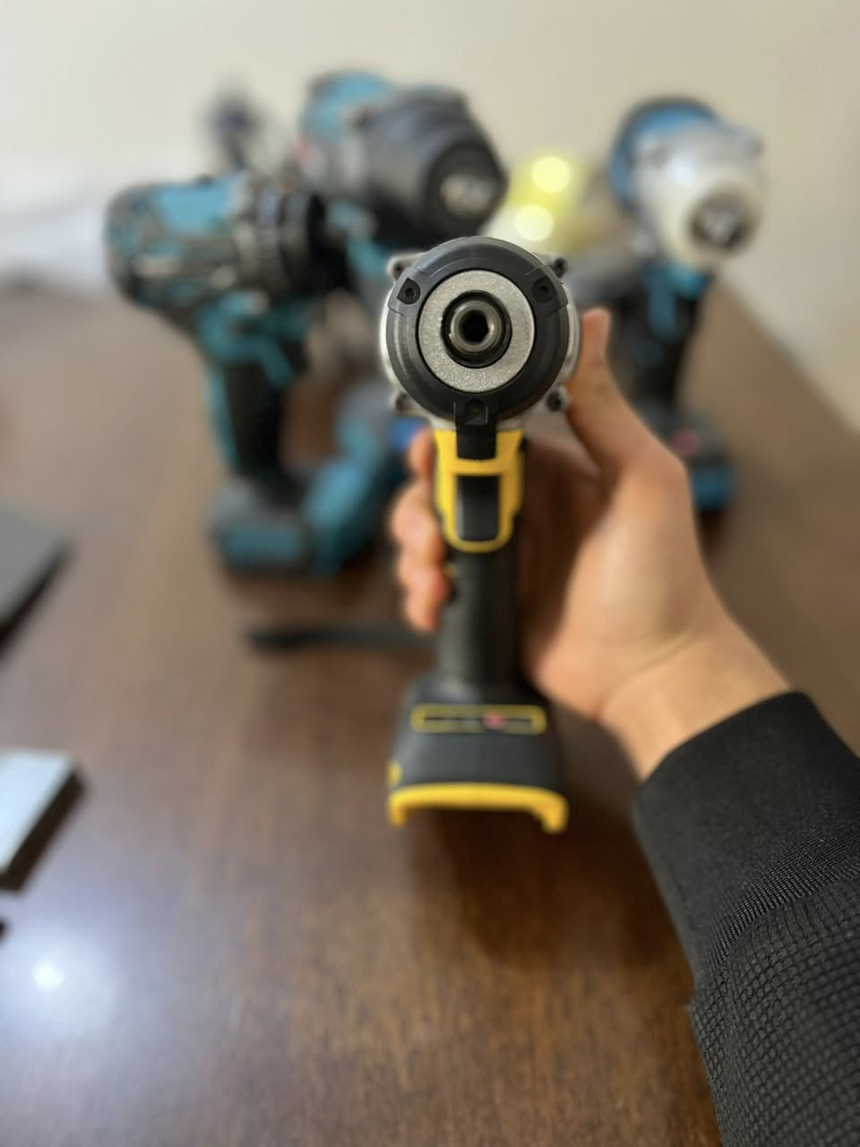 يا الله 

دي ولت امباكت 
3 سرع ، فارغ 

سعر 60 مع التوصيل 
***********
