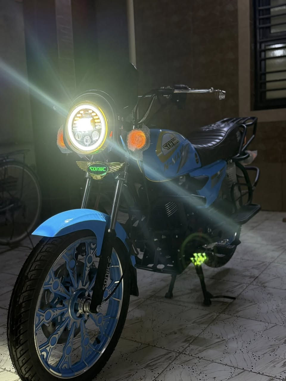 سلام عليكم 
دراجة N-max‼️محرك 200‼️تشغيل عن بعد
الدراجه بعده زيرو 0 اليوم طالع من الوكيل 
لون مميز‼️ لايت زنون 
السعر خاص! 
مكاني: بابل محاويل ناحيه الامام
الرقم : ***********
