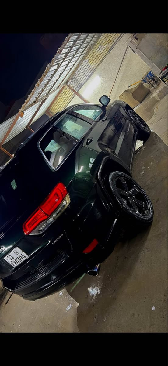 السلام عليكم جيب لاريدو 2015 وارد امريكي لون جدآ مميز زيتوني غامق ينطي على اسود (متغير) حادث بسيط جاملغ وبنيد مثل مموضح بالصوره كير ومكينه مكفولات مواصفات بصمه شاشه كبيرة تحكمات ستيرن شفتات ستيرن كامره خلفية كشنات كهرباء كير لمس وضعيات قياده ايكو سبورت دخول ذكي وباقي المواصفات معروفة السعر 180 وبيهة  مجال حك الجية المكان بغداد سبع البور 
الرقم *********** بغداد, العراق
