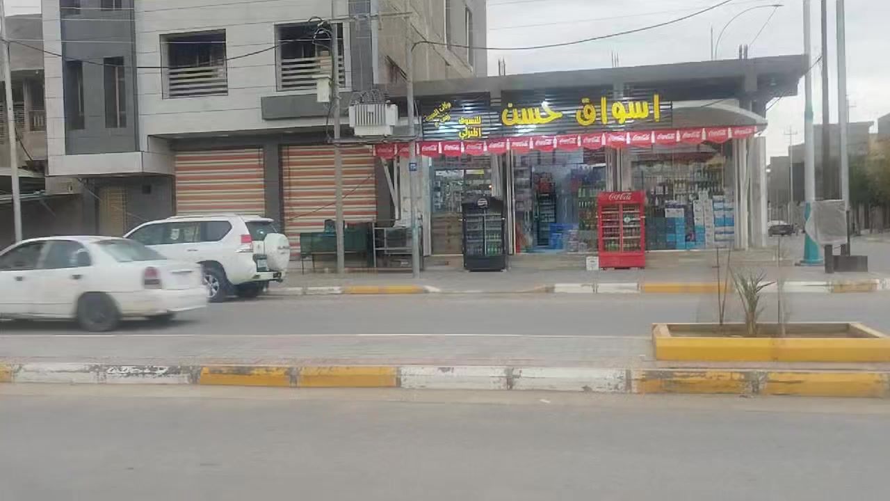 قطعه للبيع تجاريه شارع السيد المساحه 270 متر ركن شارع 30متر التجاري // للاتصال ***********// او مراجعة مكتب الضامن للعقارات عنوان المكتب حي الصدر مجاور صيدلية ركن العلاج
