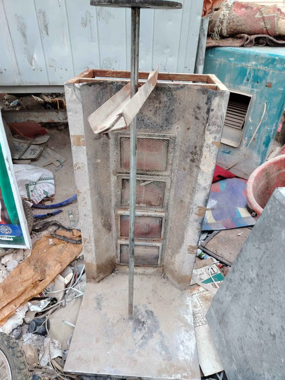 السلام عليكم عندي اغراض البيع مستعمله شوايات مال گص عدد 2 و شوايات مال همبنگر 2 وفرن مع طاوليات عدد 24 الاستفسار الاتصال ع الارقام

‭***********‬ابو علي 
***********‬حيدر كاظم
