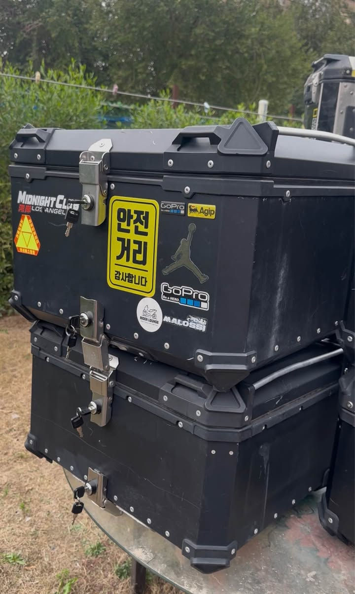 السلام عليك 
جنط المنيوم باله مستخدم يشبه الجديد 
🩸 بدون قواعد 🩸
قفاله فوك والجوه يشتغلن مع مفاتيح عدد 2 لكل قفل
سعر القطعه 85 الف 
للاتصال ***********
مكاني بغداد توصيل موجود بغداد, العراق
