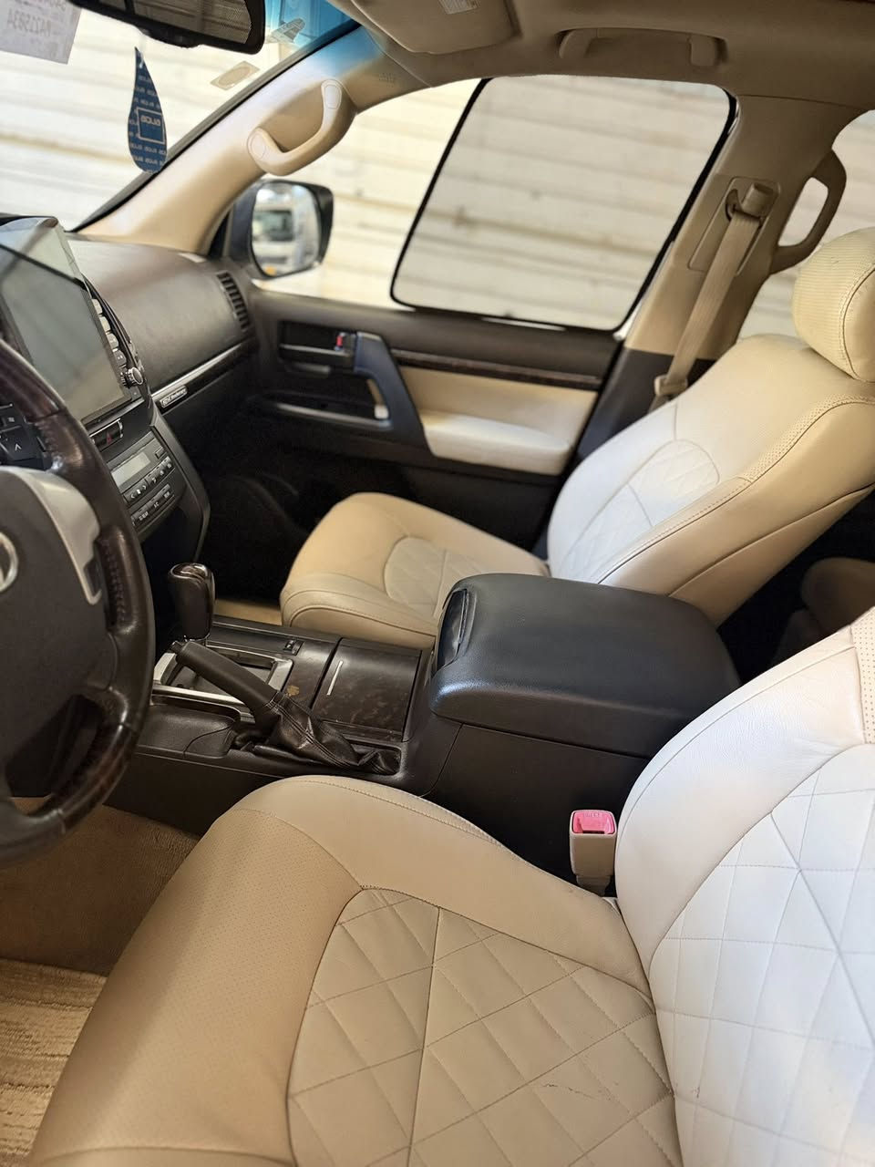 سلام عليكم للبيع لاندكروز 2011 ستينيه اصل رقم بغداد مكفوله كفاله عامه ماشيه163 حقيقي تحويل مباشر فول واحد على واحد  مكان سياره بغداد سعر سياره 340 وبيهه مجال بصيط اي ستفسار اتصل وخادم ***********
