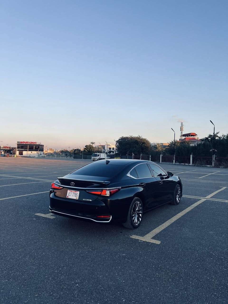 ارخص لكزس بالسوق 🔥🔥🔥
الحق عالجديد🔥🔥
…………………………………………………………………

السلام عليكم 

لكزس es هايبرد 2024 فول للاخير

السياره موجوده ببغداد مرقمه جاهزه (رقم مميز)💯

  حادث سياره بنيد وجوملغ مبدل نفس اللون (بدون صبغ)             🫟

السعر:285 يعني 28,500$

موقع السياره حي الجامعه 

للتواصل والاستفسار عن باقي تفاصيل عالخاص او 

***********

‏سياره تخبل ماكو هيج سعر تواصل وياي وما أقصر وياك
 
                       تدللون🤍
