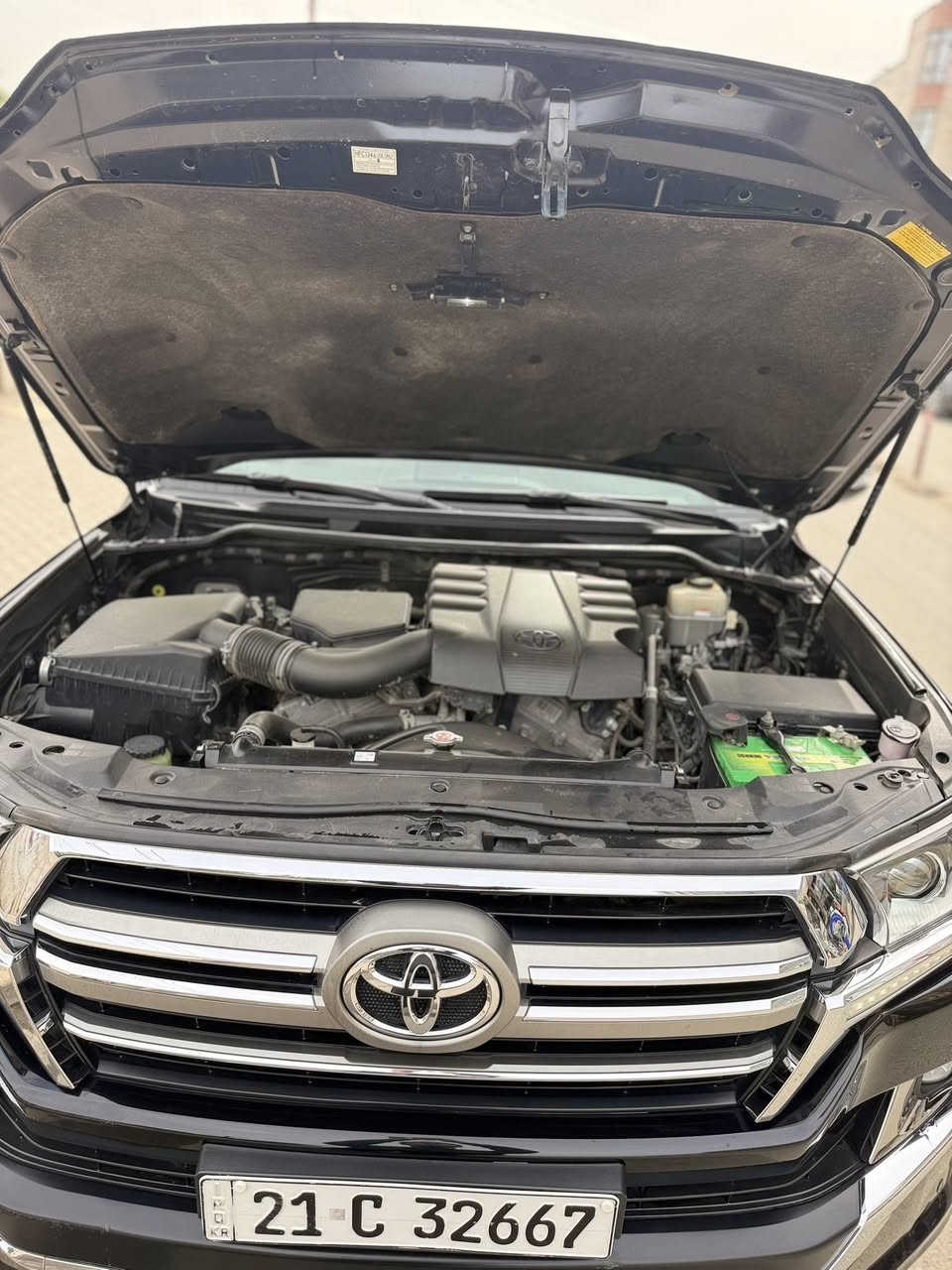 السلام عليكم
لاند كروزر 2019
فول مواصفات 
بصمة تشغيل عن بعد 
فتحت سقف 
مري كهربائية
كشنات تدفئة تبريد
ويل كب بلادي
كراسي كهربائية
ومعروفة مواصفاتهة الباقية 
السيارة مكفولة گشر ومكينة وكير 
لا صبغ ولا حادث ولا تبديل 
بيهة بس بالجنطة اصبعين تكحيل كارت جوة العلامة مال تيوتة 
السعر 540 وبيهة مجال للطيبين 
للاستفسار على الرقم ***********
