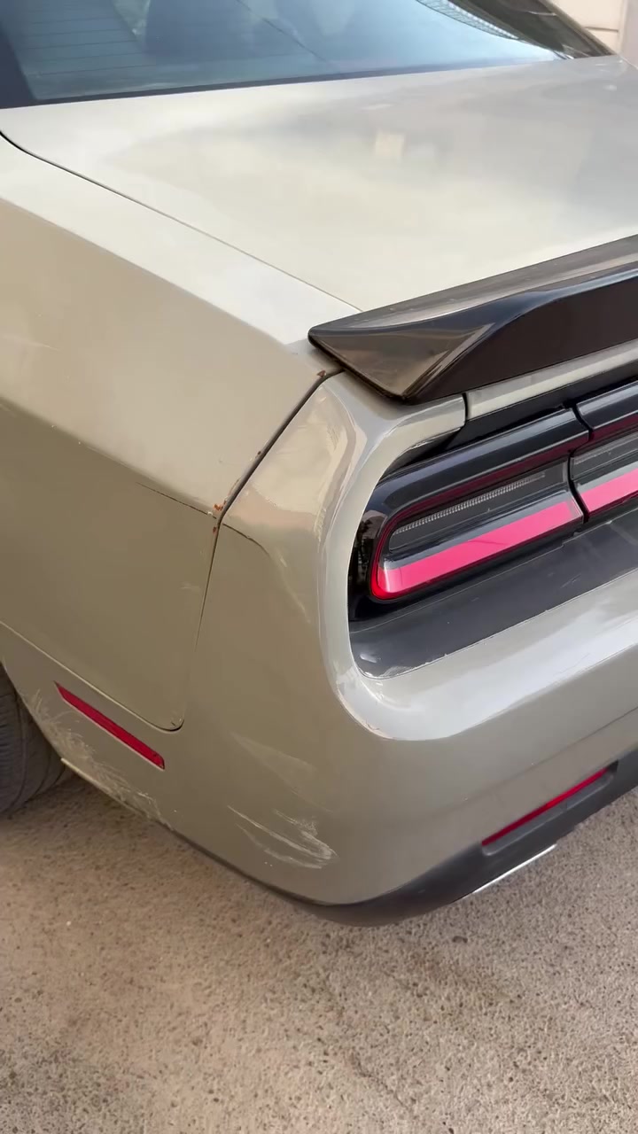 بدون لوحات غير مرقمه منفيس كمرك كامل  دوج جالنجر 2017 وارد كندى بدون حادث شباب السيارة بدون لوحات 
جالنجر 2017 لون رمادي اصل سيارة مصبوغة سمنتي عام تبديل لون للجمالية 
بدون حادث داخله كلين وارد كندي استخدام شخصي بيد أمرئه منفيس كمرك كامل بس تمشي معاملة ترقيم
اواضمنك اني بصمة تحويل 
كير محرك كهربائيات تخم تاير منضومة تنبريد جدد كفاله 
مكان السيارة بغداد 
السعر 120$ورقة.


**إذا كنت صاحب هذا الإعلان وتريد حذفه لأي سبب، رجاءا أرسل رسالة إلى الدعم الفني**