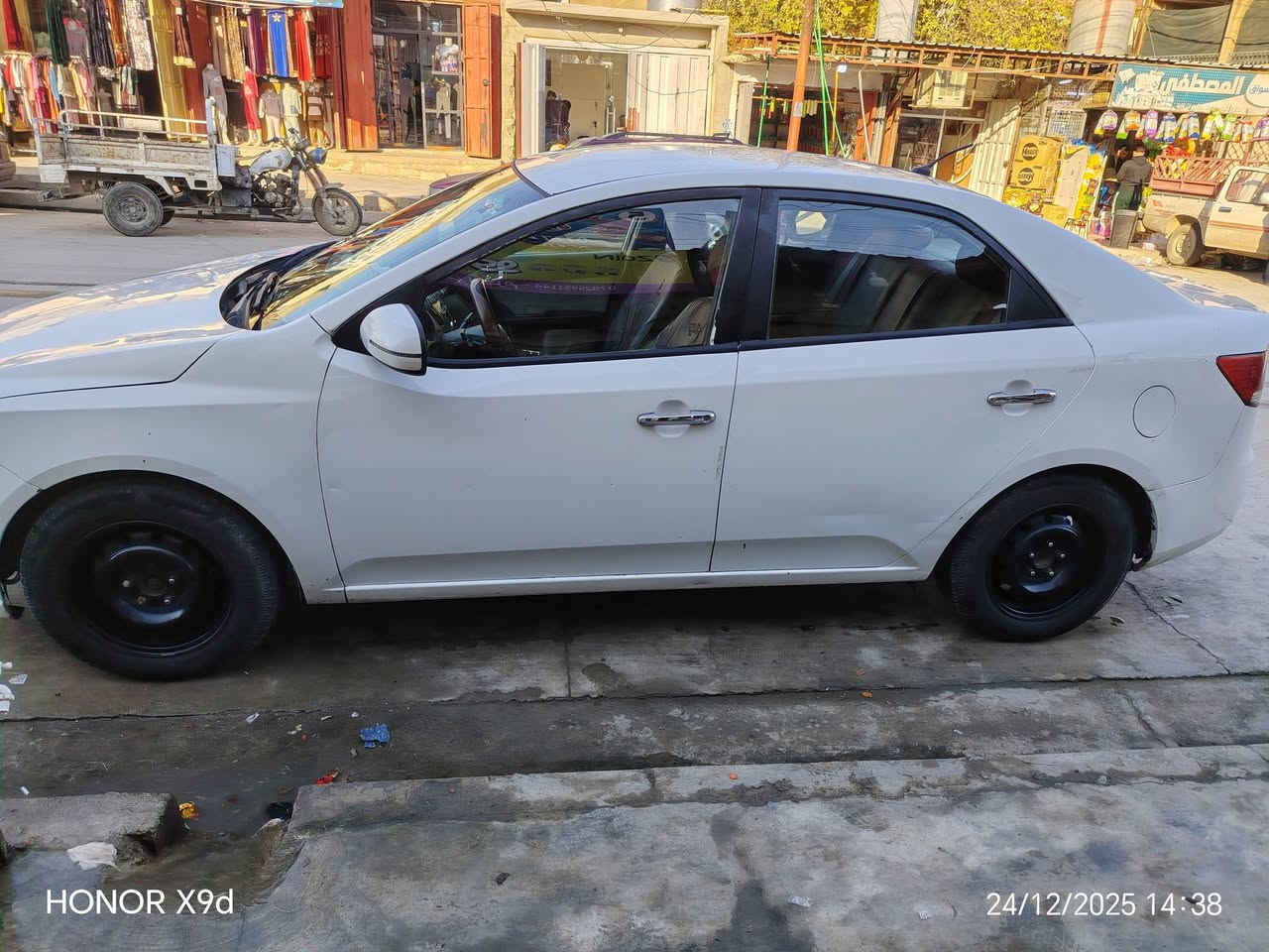 السلام عليكم
مكلف بالنشر 
سيراتو للبيع موديل ۲۰۱۲ محرك وكير شرط نظافه غرفتها نضيفه الصدر نضيف حساسات بيها تكمه من جهة السايق 
معا خمس قطع موجود السونار بالمنشور 
سنوية تنتهي 6/2026
السعر 85 وبيها مجال
للاستفسار الاتصال علي *********** 
موصل الايمن حي النهروان شارع 20
