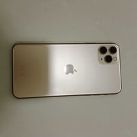 ايفون ١١ برو ماكس   ذاكره 256   نظيف الجهاز   مكسورة كلاسة مالته فقط  ...