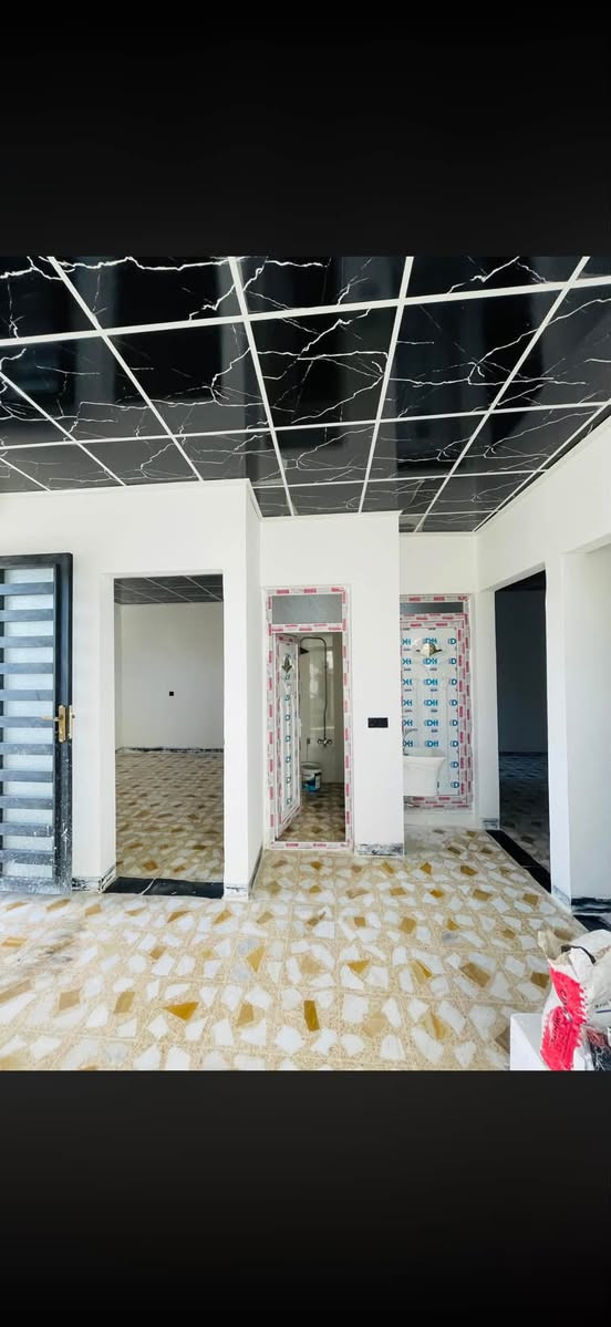بيت للبيع🔴ركن
1_طابقين بناء جديد البيت يحتوي على برج اسياسيل وارد سنوي. بي 
وكهرباء مجاني 
الطابق الاول.كراج سياره واستقبال ووغرفه وهول ومشتملات ومطبخ بارد وحار
2_الطابق الثاني🔴 ثلاث غرف وهول ومشتملات
بناء جديد مجهز بسبلتين وكيزيرين كل طابق وحد البيت جاهز للسكن وع ايدي 
اليرموك قرب مركز الشرطه ب اتجاه الحديقه  
للاستفسار الاتصال على الرقم *********** الاتصال  على الرقم فقط
