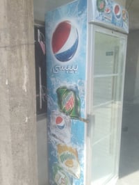 ثلاجة عرض • قابلة للتفاوض