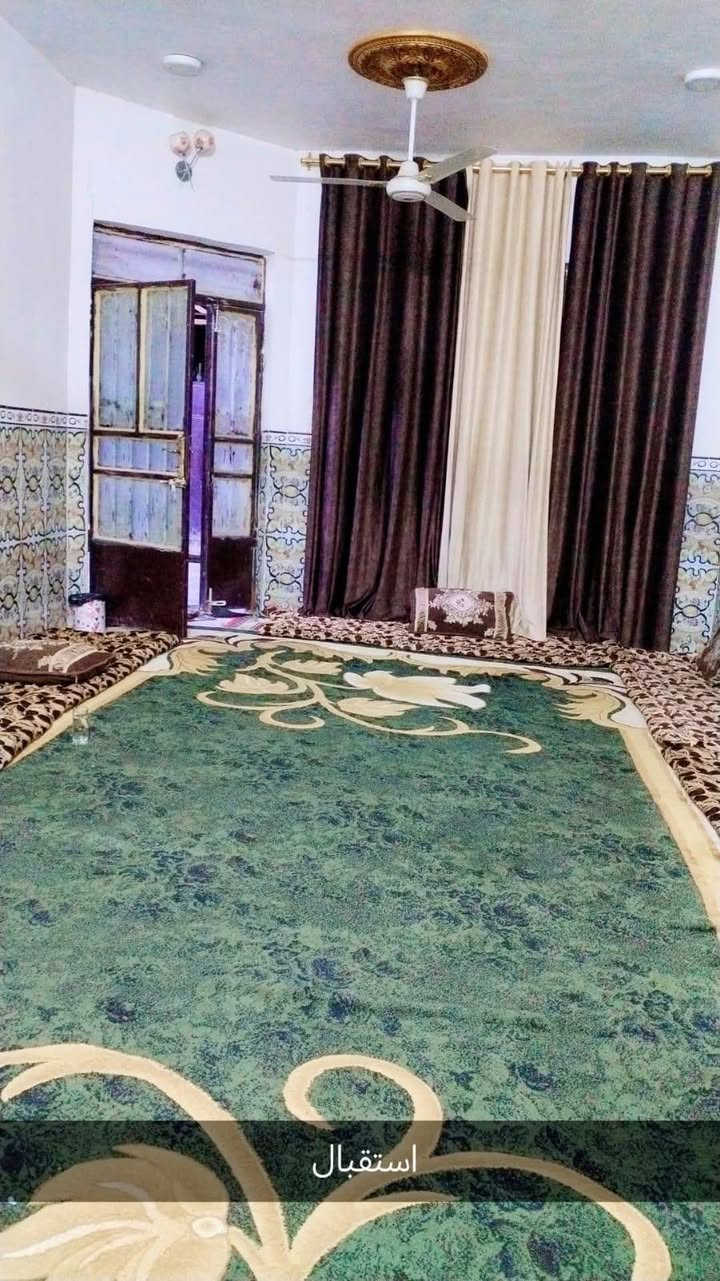 يالله..اللهم صل على محمد وآل محمد
الدار للبيع الموقع طريق المعارة قرب سيد جواد العناوي شارع الكافتيريا يبعد عن الشارع العام ٤٠متر المساحة ٢٣٥متر البناء طابوك  يحتوي على 
غرم نوم العدد ٣         ٤×٥
صالة      العدد ١          ٧×٥
استقبال العدد ١.          ٨×٥
مطبخ  العدد.   ١          ٥×٤
صحيات  العدد ٢ خارجية داخلية 
السقف عكادة بيت نظيف ومرتب طابو زراعي سند ٢٥ للإستفسار اكثر الاتصال على الأرقام التالية
 
***********  *********** او مراسلة الصفحه خاص
