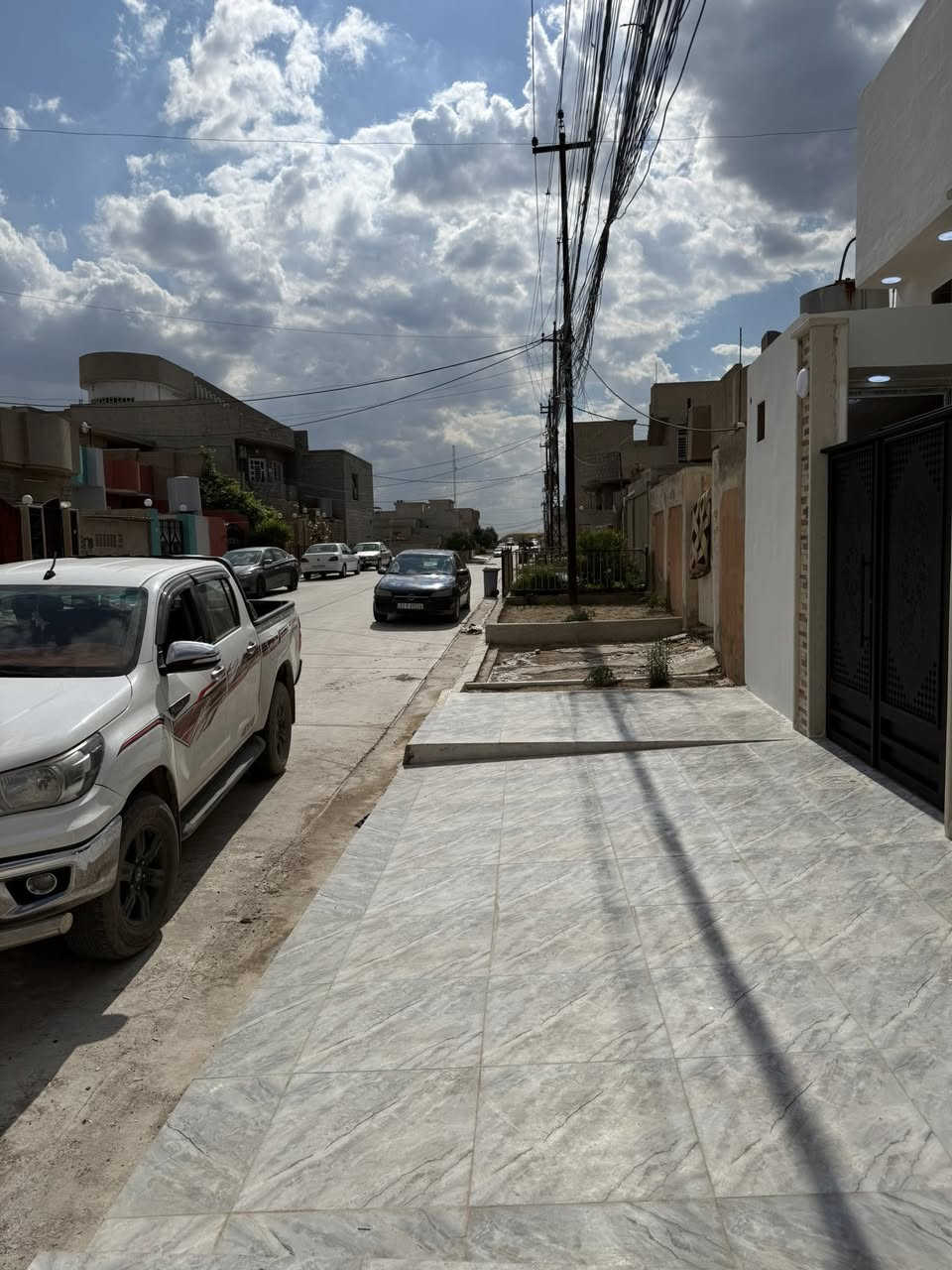 #دار للبيع
حي السماح مقاطعة ٢٤
مساحة الدار ١٠٠ متر 
بناء حديث 
الدار ملك سند طابو الزهور صاحب الدار هو الشرعي تحويل مباشر
مطل على شارع ١٥ 
لمعرفة السعر يرجى الاتصال على الأرقام التالية 

***********
***********
